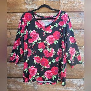 Pioneer Woman Half Sleeve Butter Soft Black, Green & Red Rose Floral Vneck Top